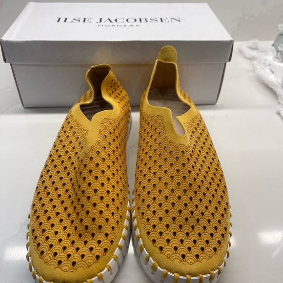 Womens Isle Jacobsen shoes in yellow. New and excellent condition. Never worn. - Picture 2 of 7